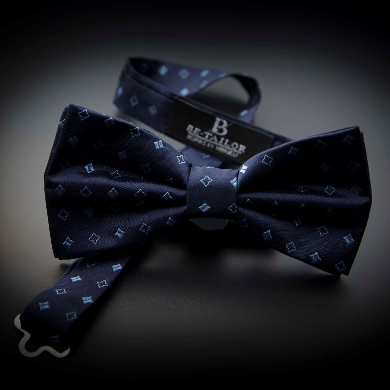 Noeud papillon homme pure soie - bleu foncé à motifs bleu clair